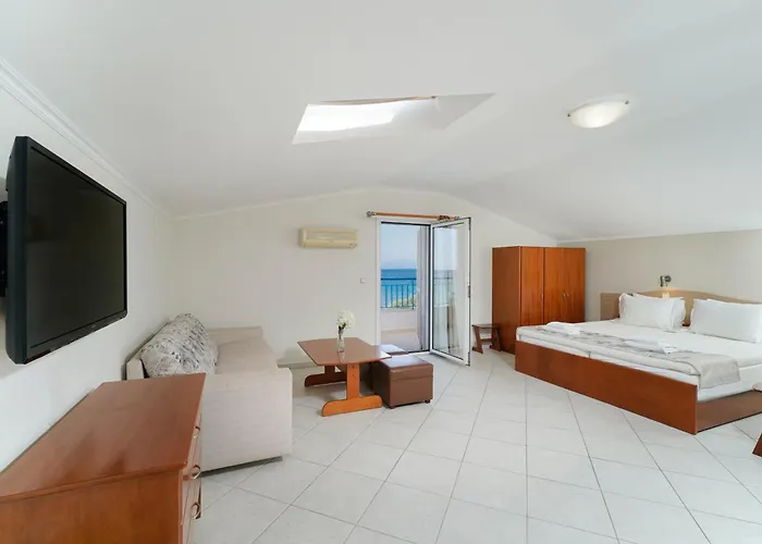 Hotel Golden Sunset 2*